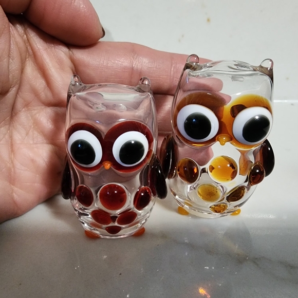 Hand Made Blown Glass Owl Salt and Pepper Mini Shakers - Picture 2 of 4